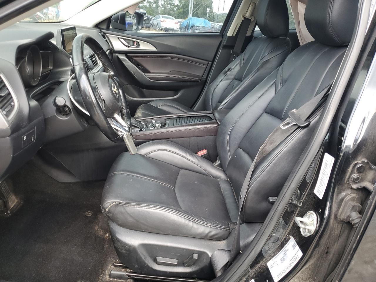 3 2018 Glove Box 4827518