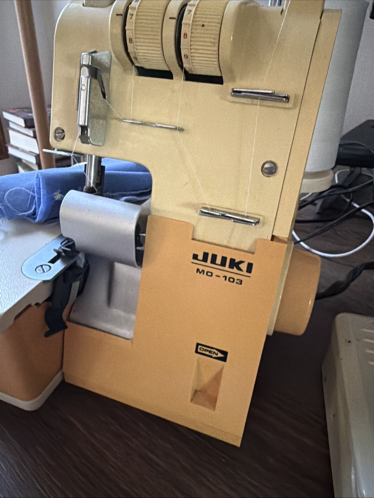 Juki MO-103 Serger Machine Sewing Overlock