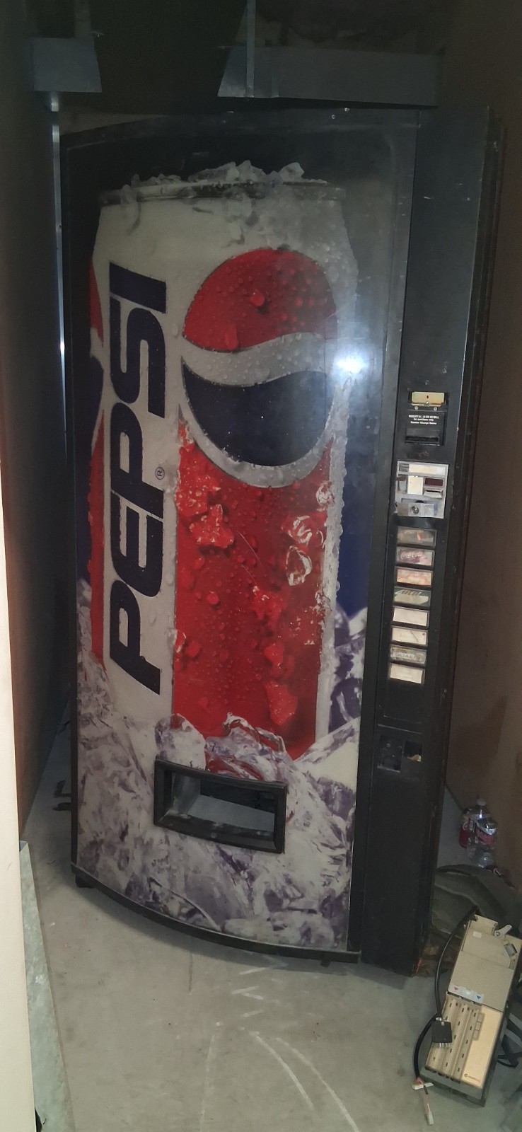 Working Vendo Drink Vending Machine Soda Machine