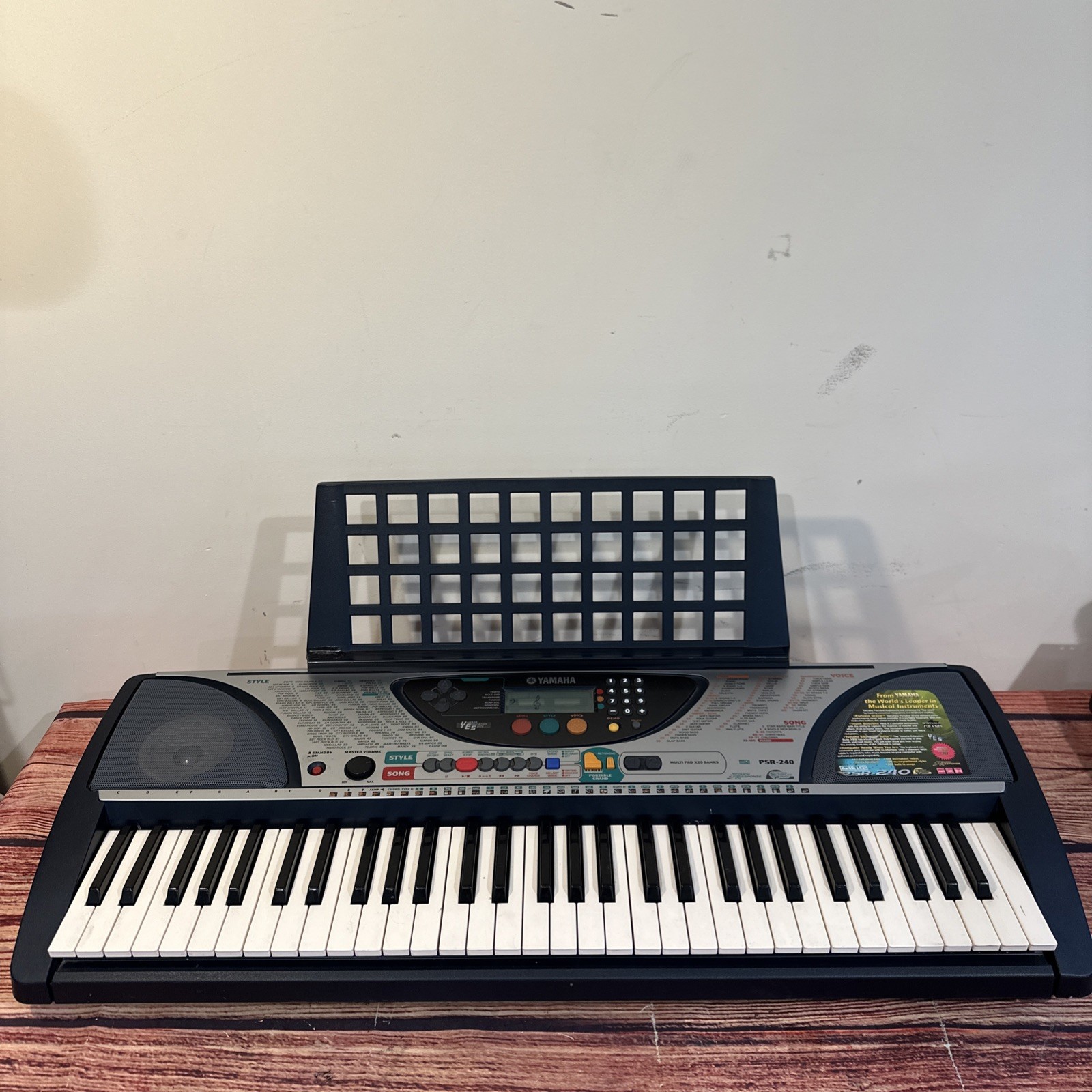 Yamaha PSR-240 Portable Electronic Keyboard - WORKING