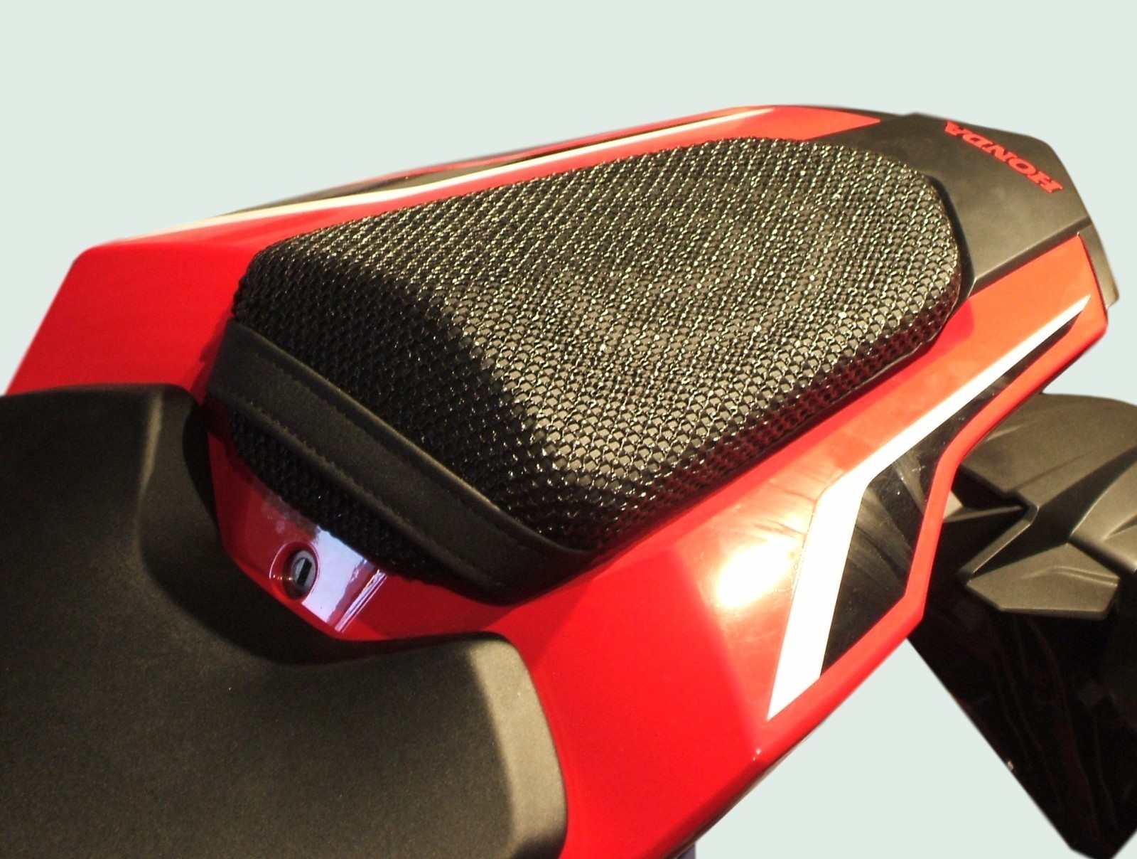 HONDA CBR 1000RR FIREBLADE 2017- 2019 TRIBOSEAT ANTI-SLIP PASSENGER SEAT COVER