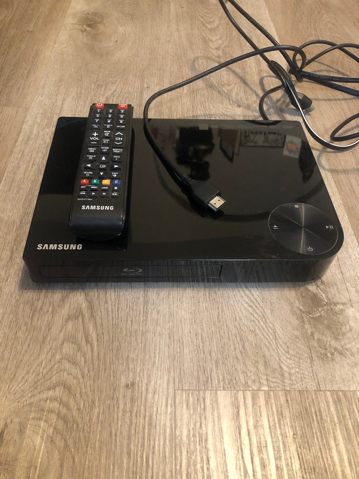 Samsung BD-E5400 Smart Curved Blu-ray DVD Player Wi-Fi Streaming HDMI wit Remote