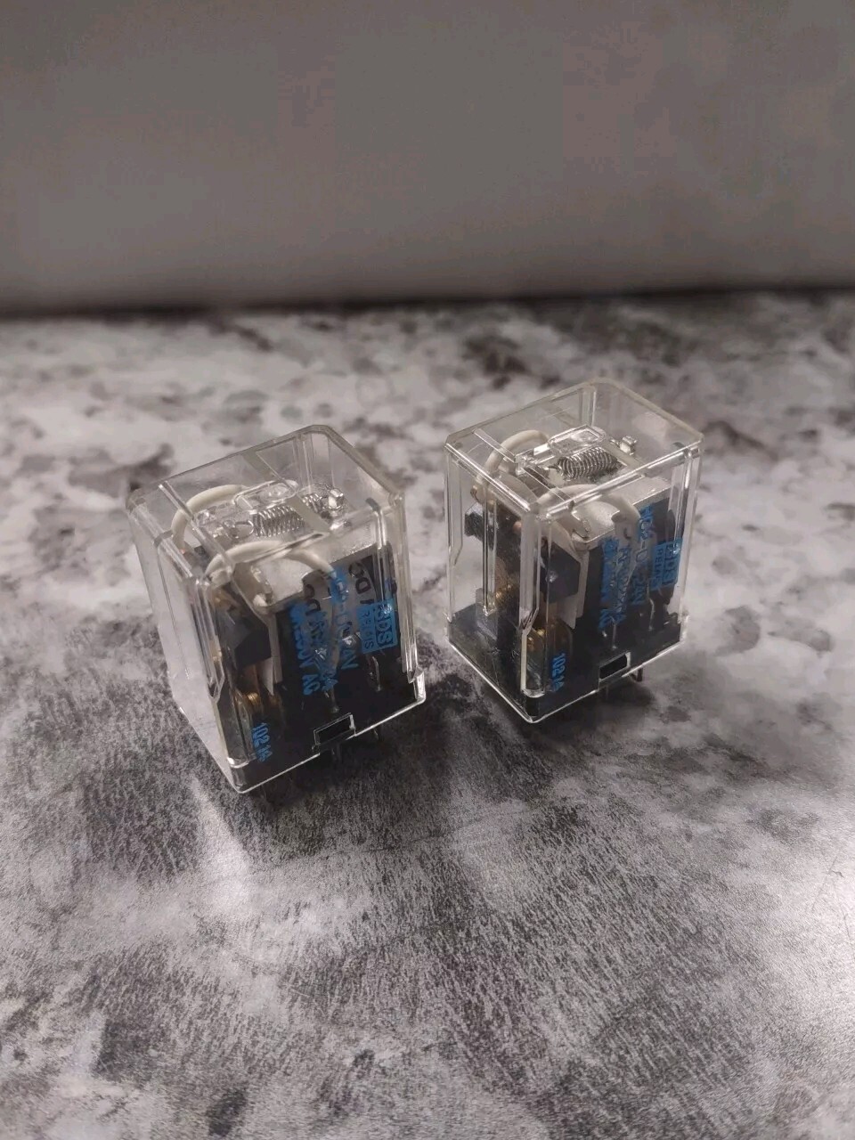 LOT OF 2 SDS RELAIS HC2-DC24V AP322204 5A 250V AC