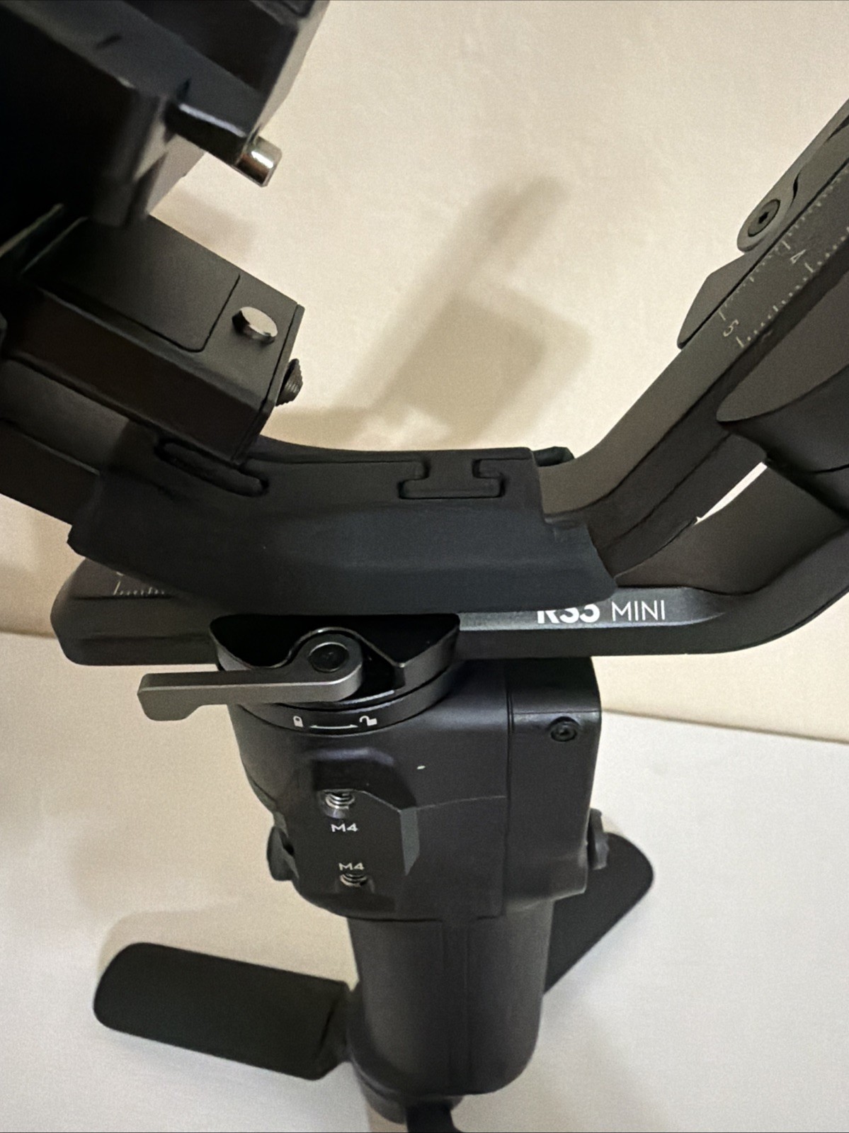 1-Use DJI RONIN RS3 MINI - No Box