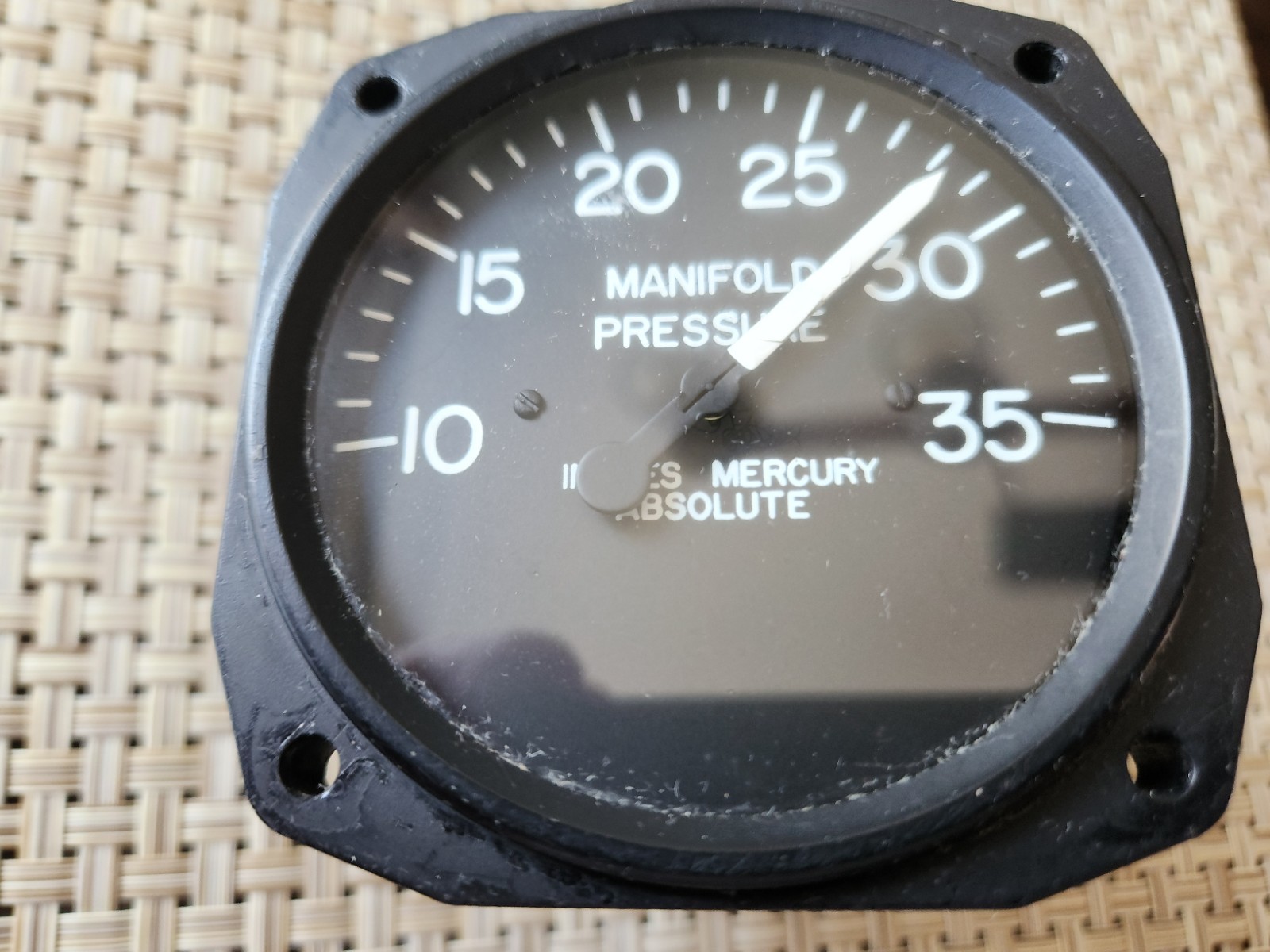 Aircraft Inst. & Development INC. Manifold Pressure Gauge.