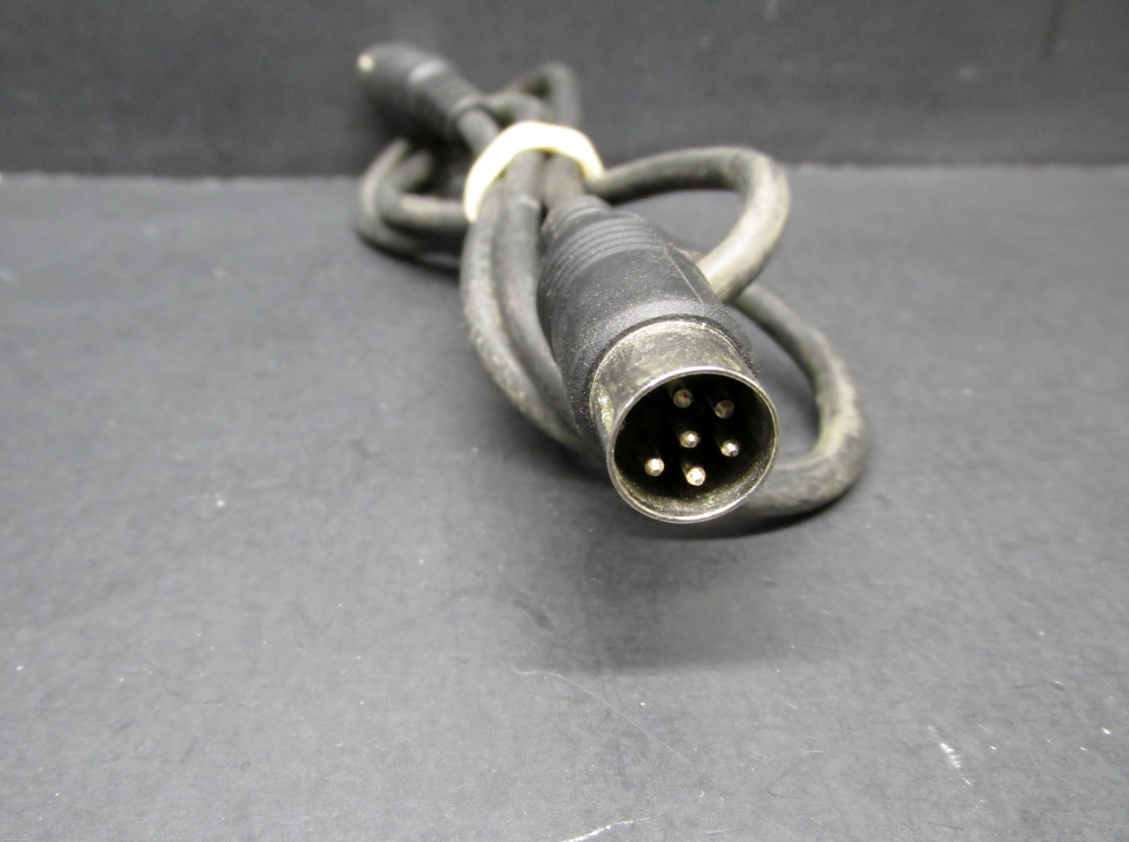 Commodore 64. 6 Pin , 45" Black Cable.