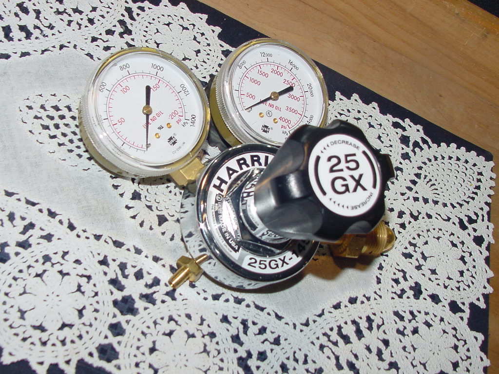 Harris Model 25GX-145 Single Stage Oxygen Regulator Maximum 3000 Psi, 650L Used!