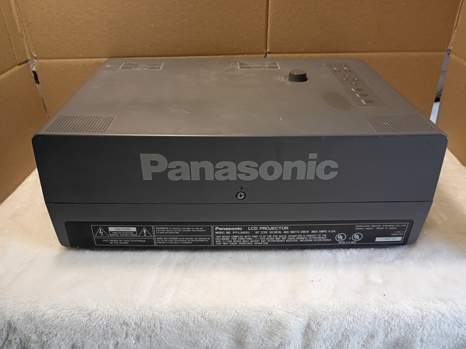 Panasonic PT-L595U LCD Projector - 1024x768, Tested ✓
