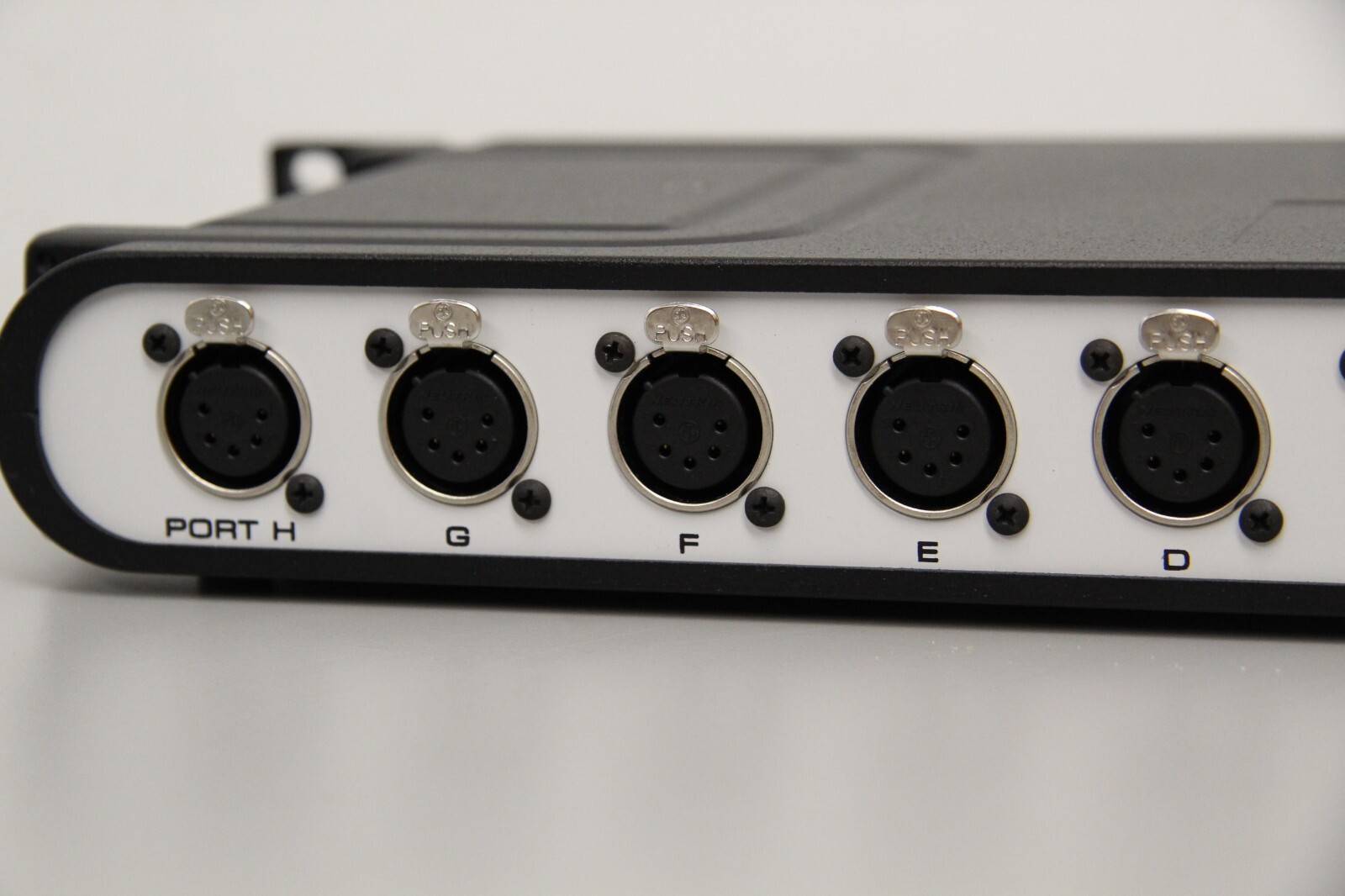 Pathway Connectivity 9014 DMX Repeater 8-Way With Rear Terminal