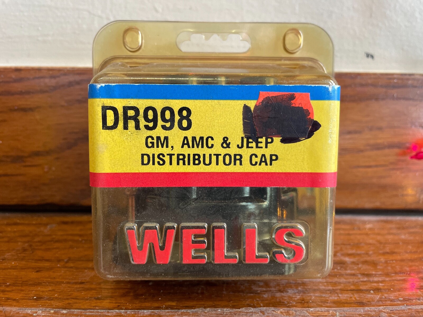 Wells - DR998 - 6-Cylinder - GM, AMC, IHC, & Jeep - Distributor Cap