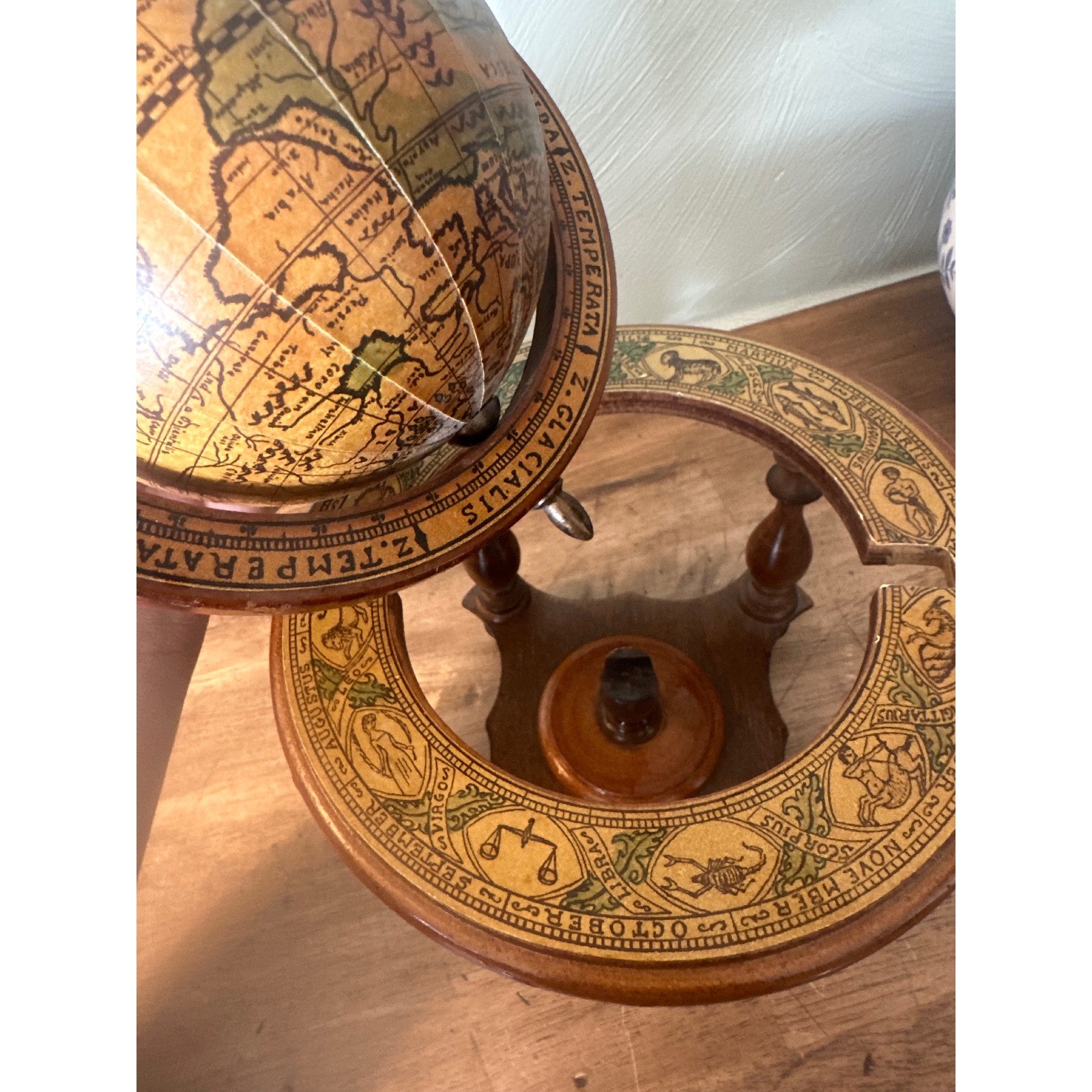 Vintage Old World desk Globe/ zodiac