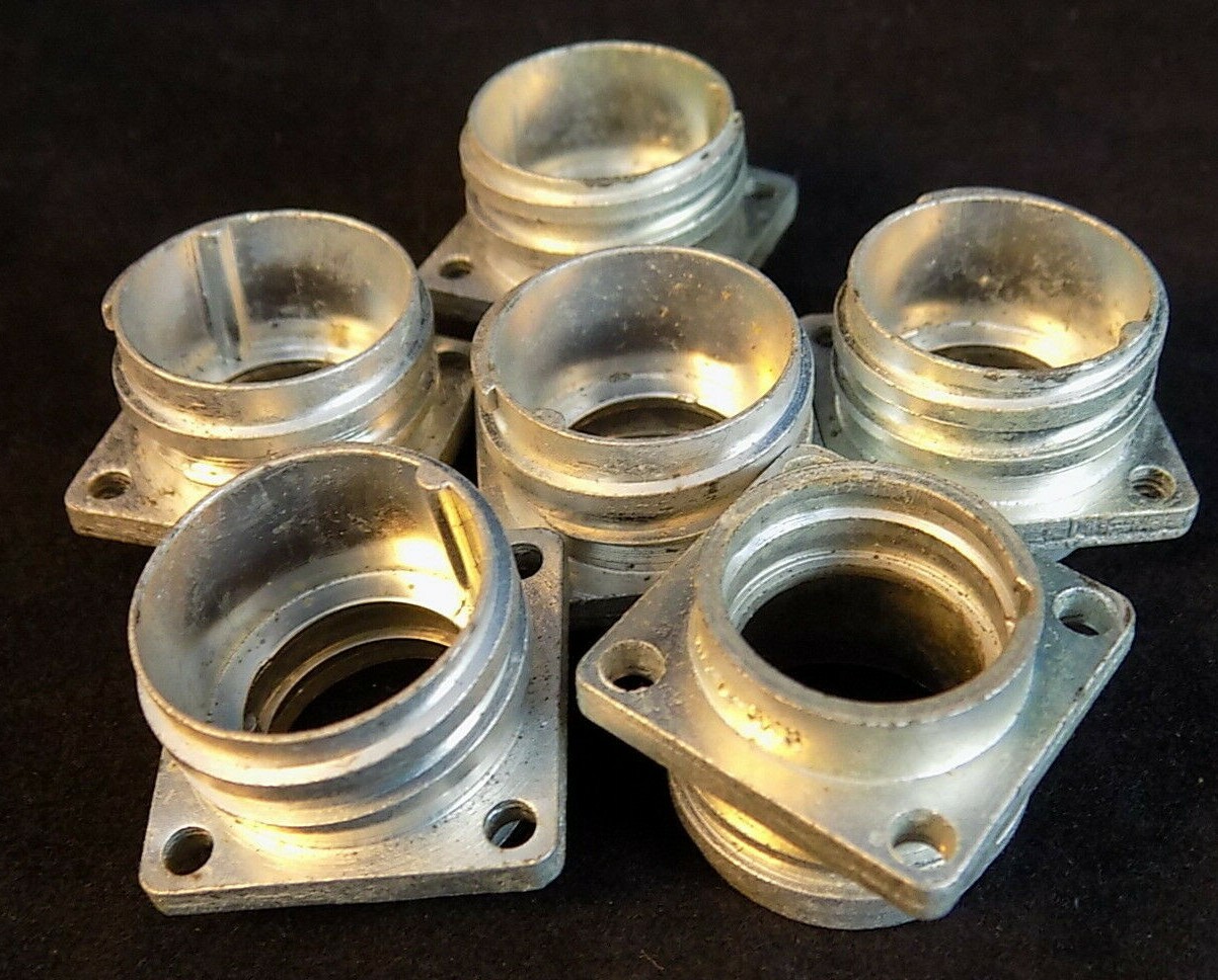 6 CANON ELECTRICAL CONNECTOR FLANGES Model ITT7637 WK-8-323 1"x 1" 22mm Diam.