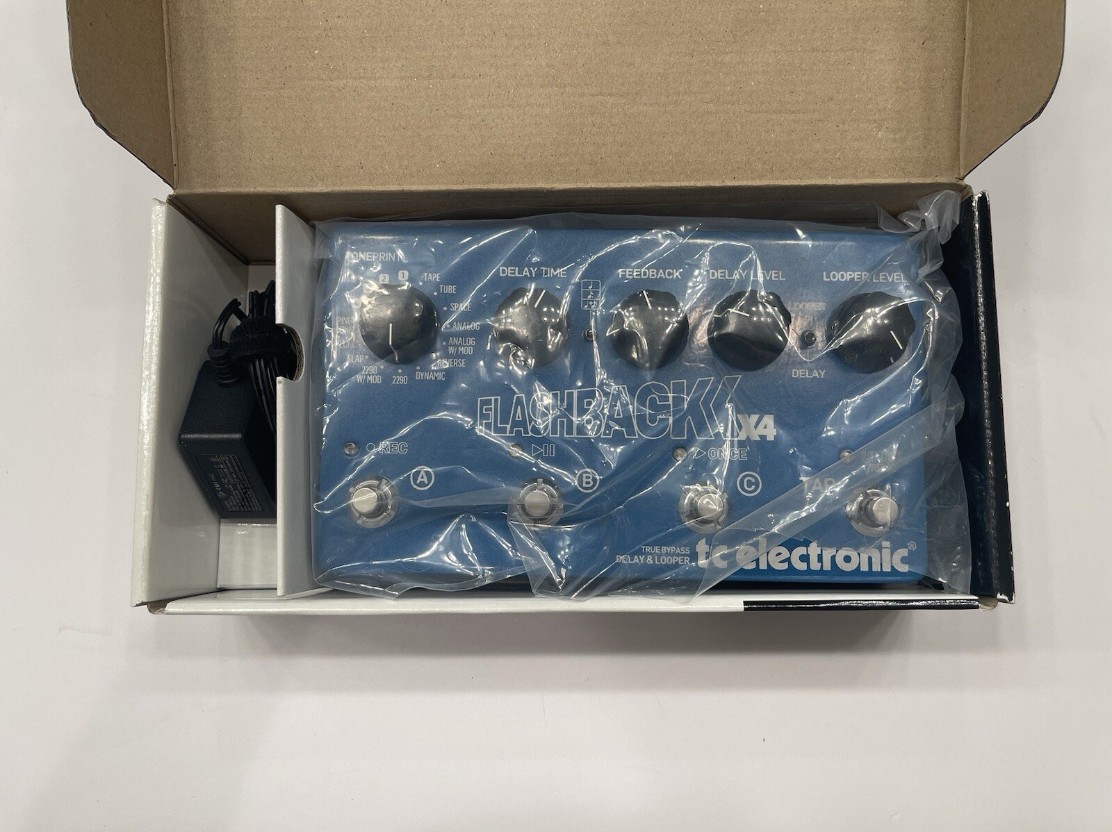 TC Electronic Flashback X4 Delay & Looper True Bypass Guitar Effect Pedal + Box