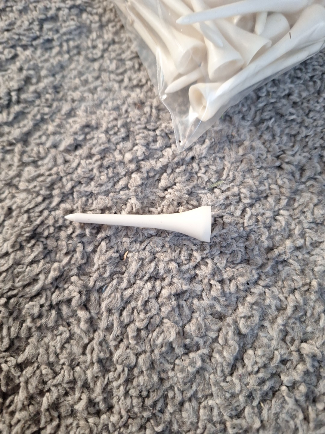 100 2" Plastic Golf Tees