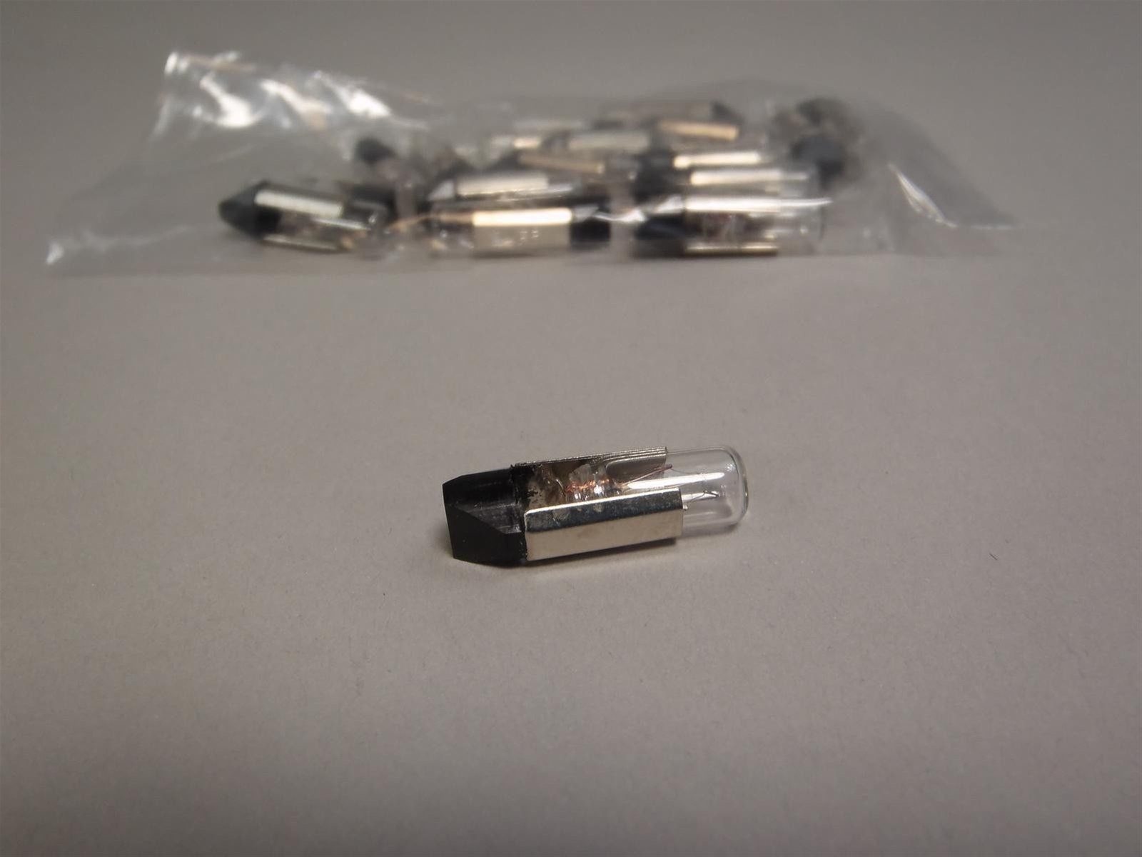 (18) Shelly Associates Indicator Lamps 24V 24F5 6240-00-919-4700 - NOS