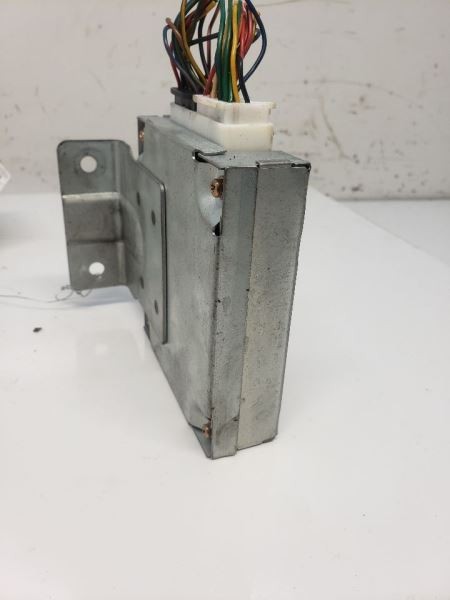 2003 Kia Sorento Control Module Steering Lower Center Dash Thru OEM 1030857