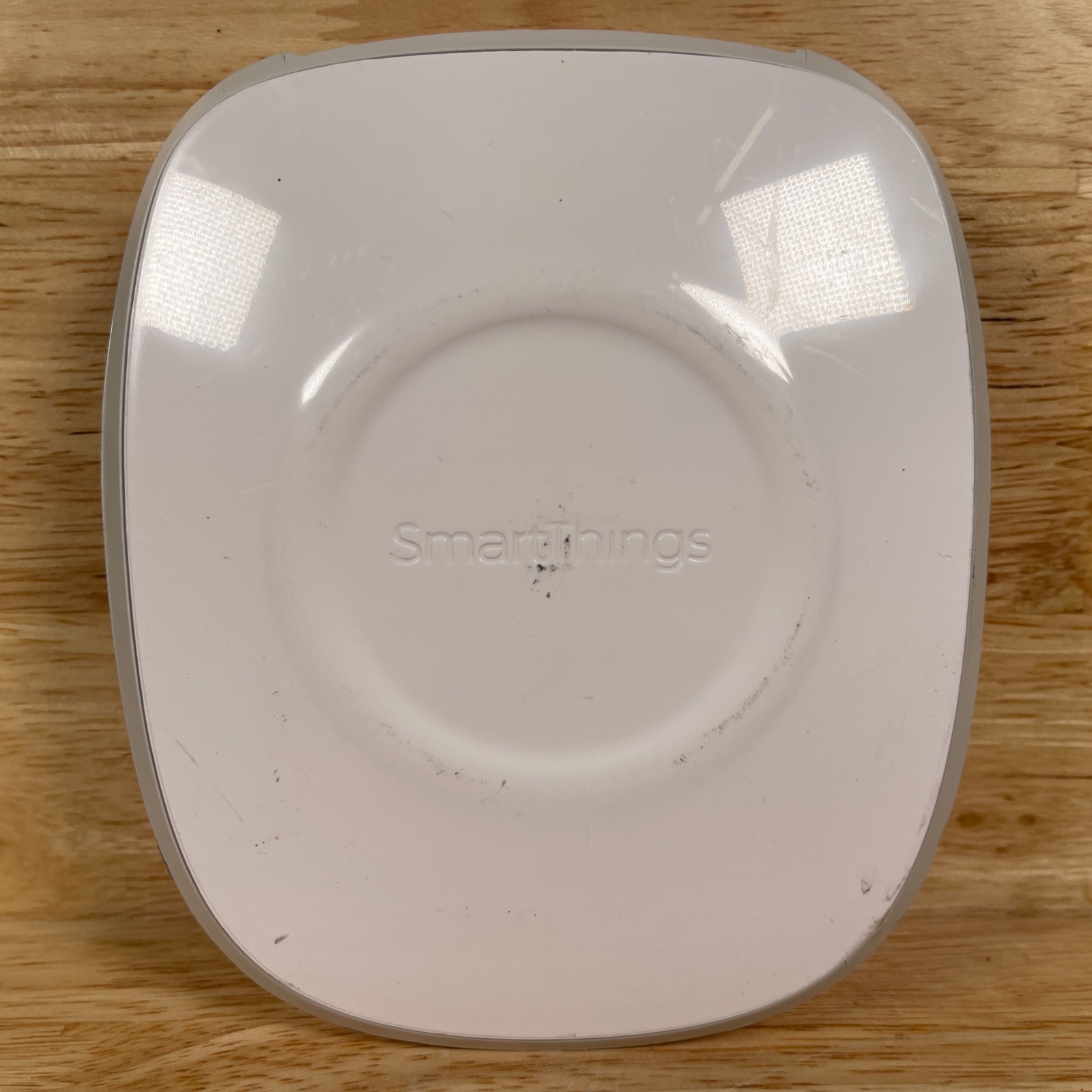 SmartThings 1st Generation Sth-Eth-001 White App-Enabled WiFi Smart Home Hub