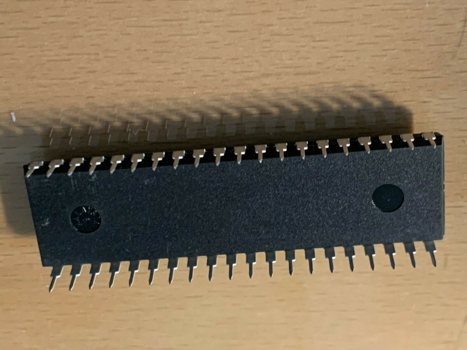 MC68B45P - Motorola Video Output Graphics Controller - CRT Controller , DIP-40.