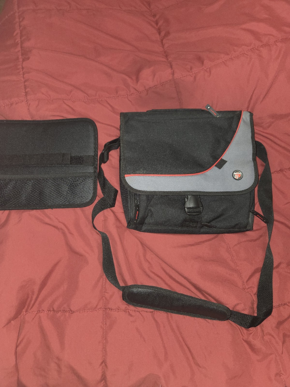 Targus laptop brief case 11 1/2" x 9 1/2" x 1 1/2" with shoulder strap