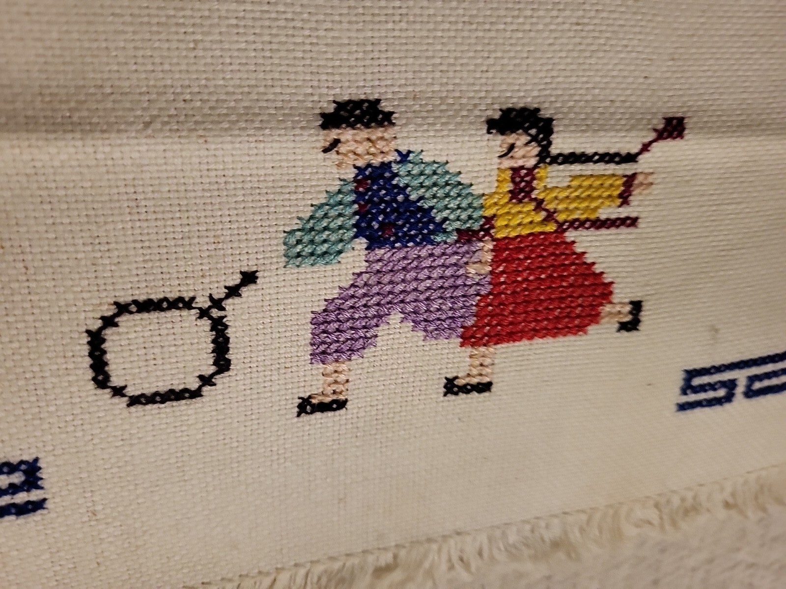 Cross Stitch Ethic Dancers Border Tassel 14"×10"
