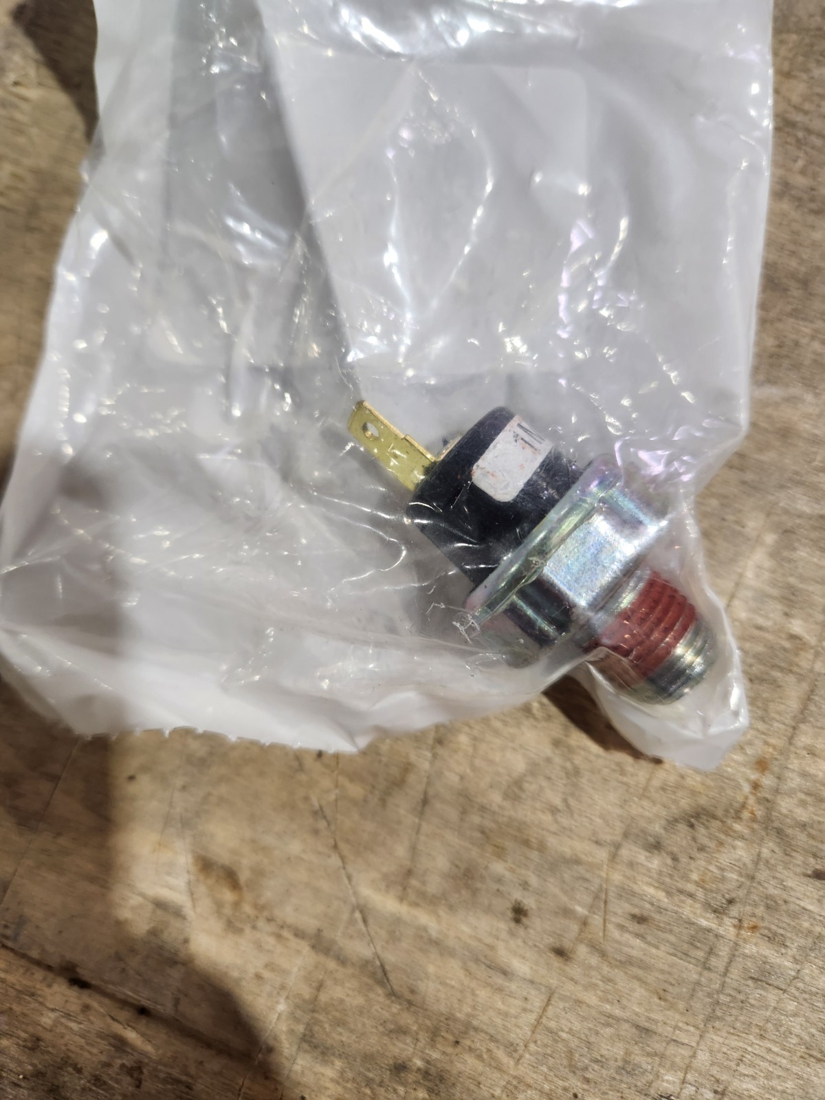 Volvo Mack Group 25111726 Low Pressure Switch