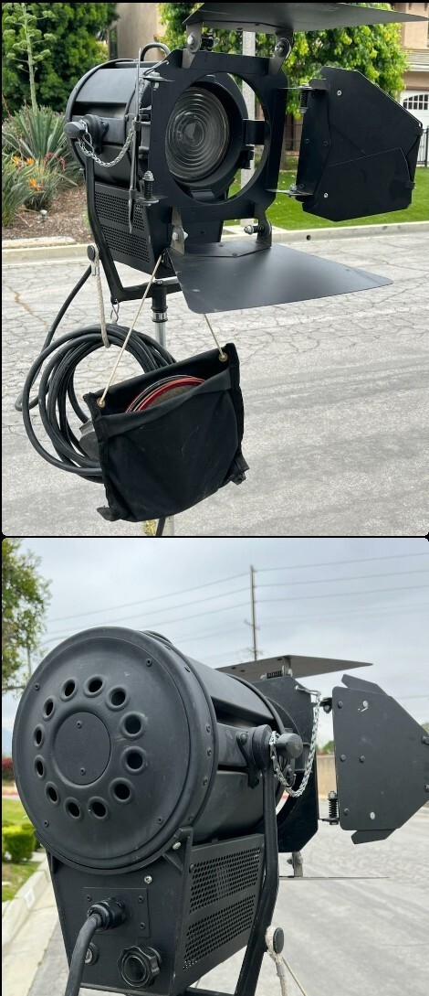 Ultralight 2K Baby Junior Fresnel  Solarspot 4131 w/Barndoors + Scrims (WORKING)