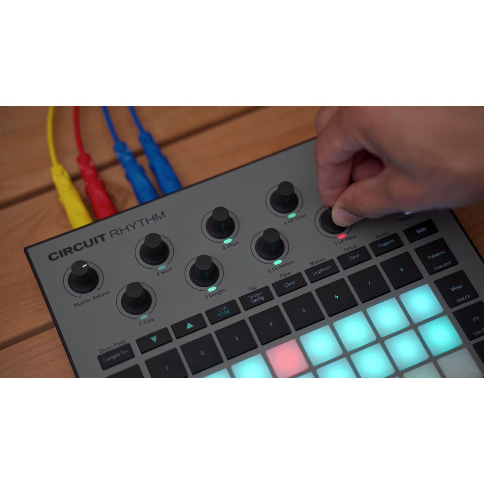 Novation Circuit Rhythm Audio Recording Beat Sample-Based Groovebox w Case