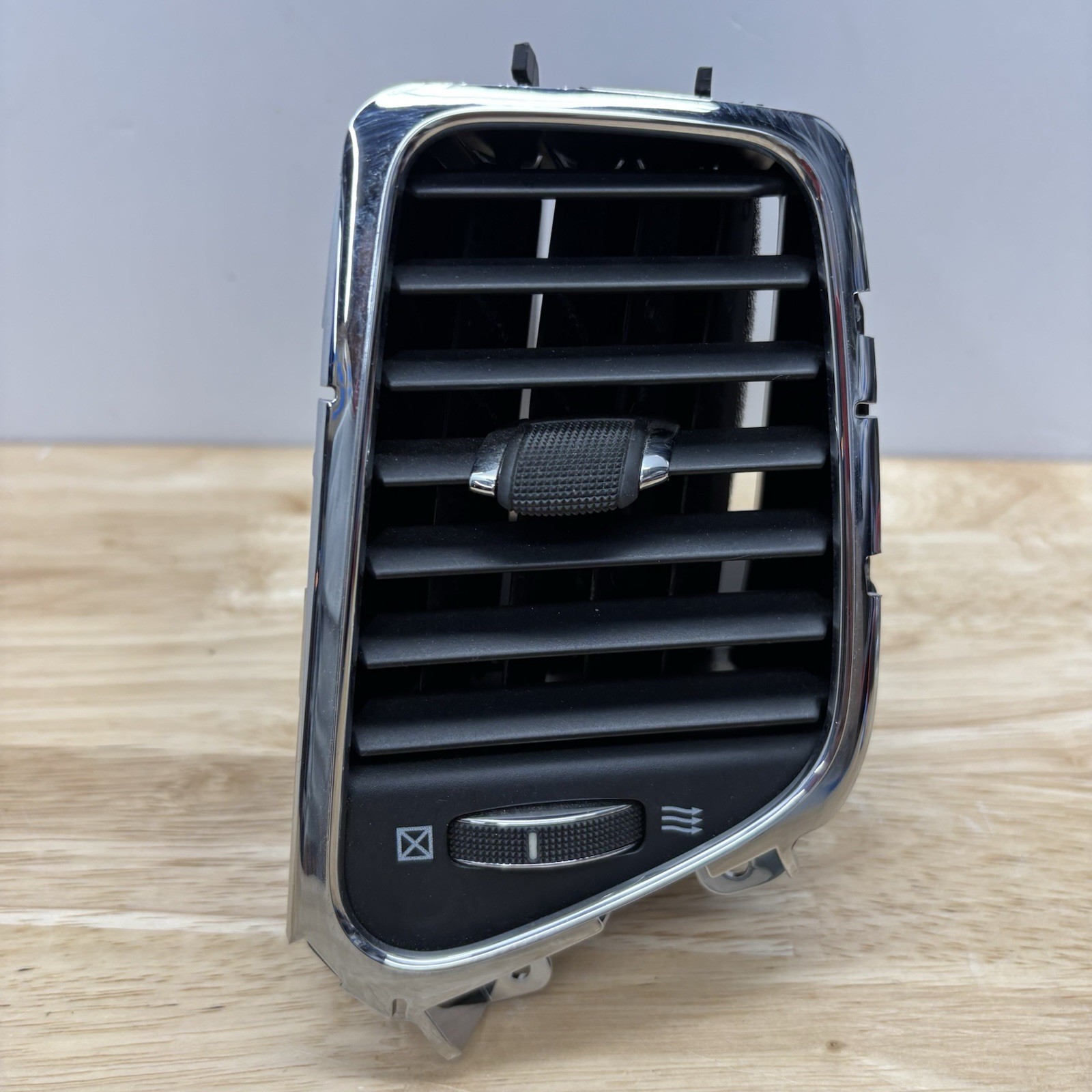 11-2020 Jeep Grand Cherokee RIGHT CENTER Dash Vent Insert A/C Heater Grille OEM