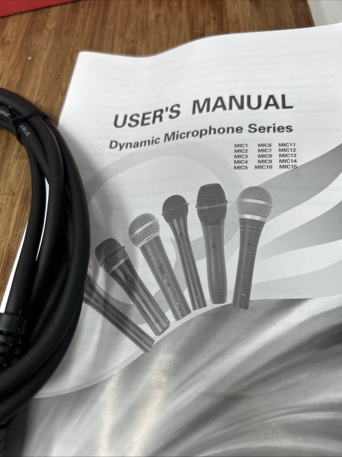 Dynamic Microphone Vocal Studio Handheld & Cable 60Hz to 15kHz XPIX