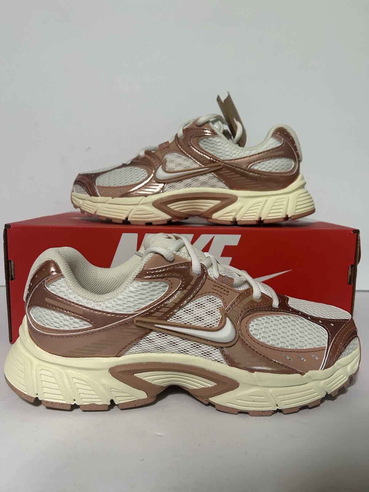 Nike V5 RNR Womens Running Shoes Sneakers Size 8 White  / Rose Gold IQ9426 133