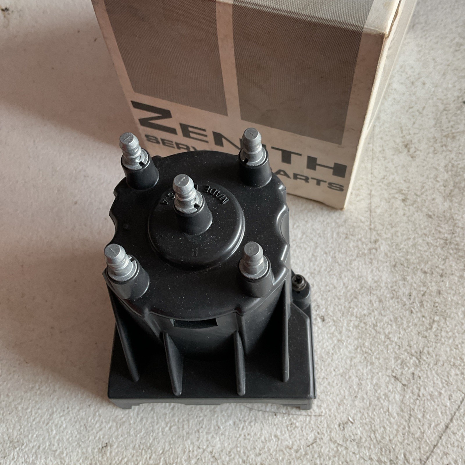 Zenith Distributor Cap, DR202