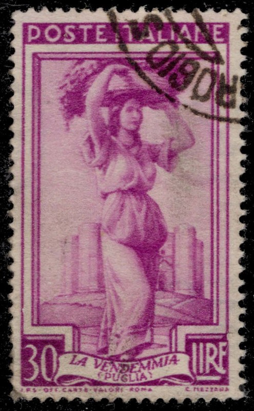 ITALY 559 - Traditional Trades "Woman Carrying Grapes" (pc44455)