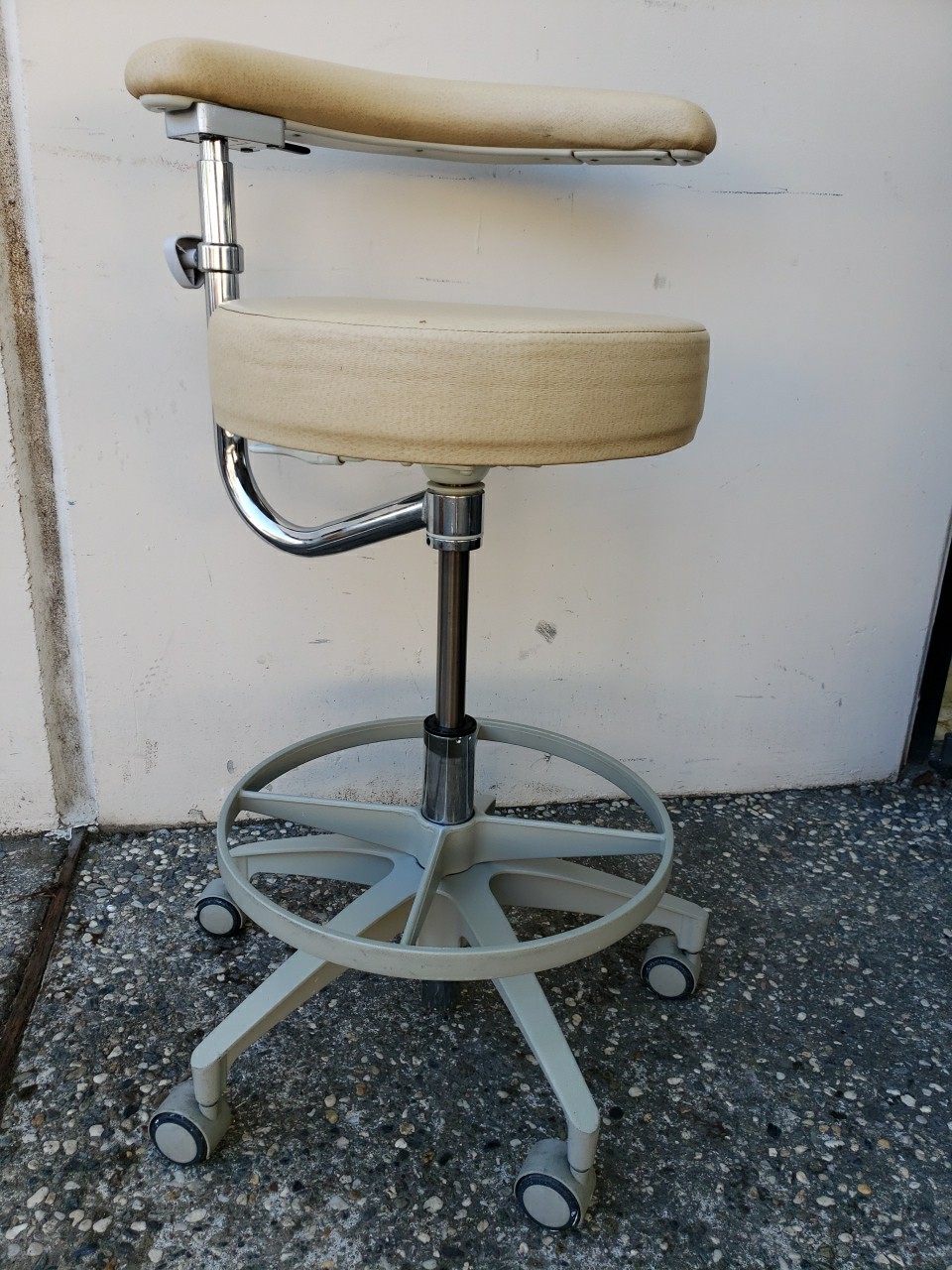Pelton & Crane Dental Doctor Stool