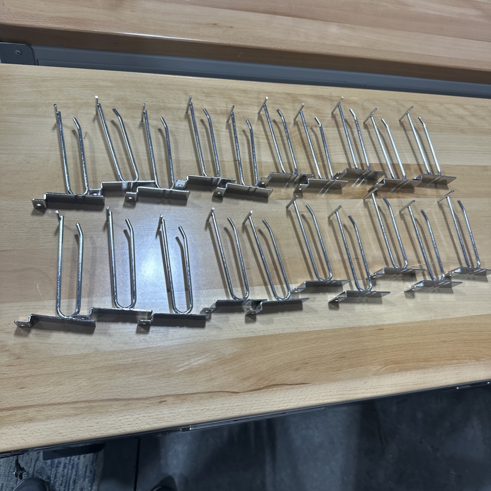 20 PACK 4 Inch Flip Scan™ slat wall Hooks  scanner tag bar
