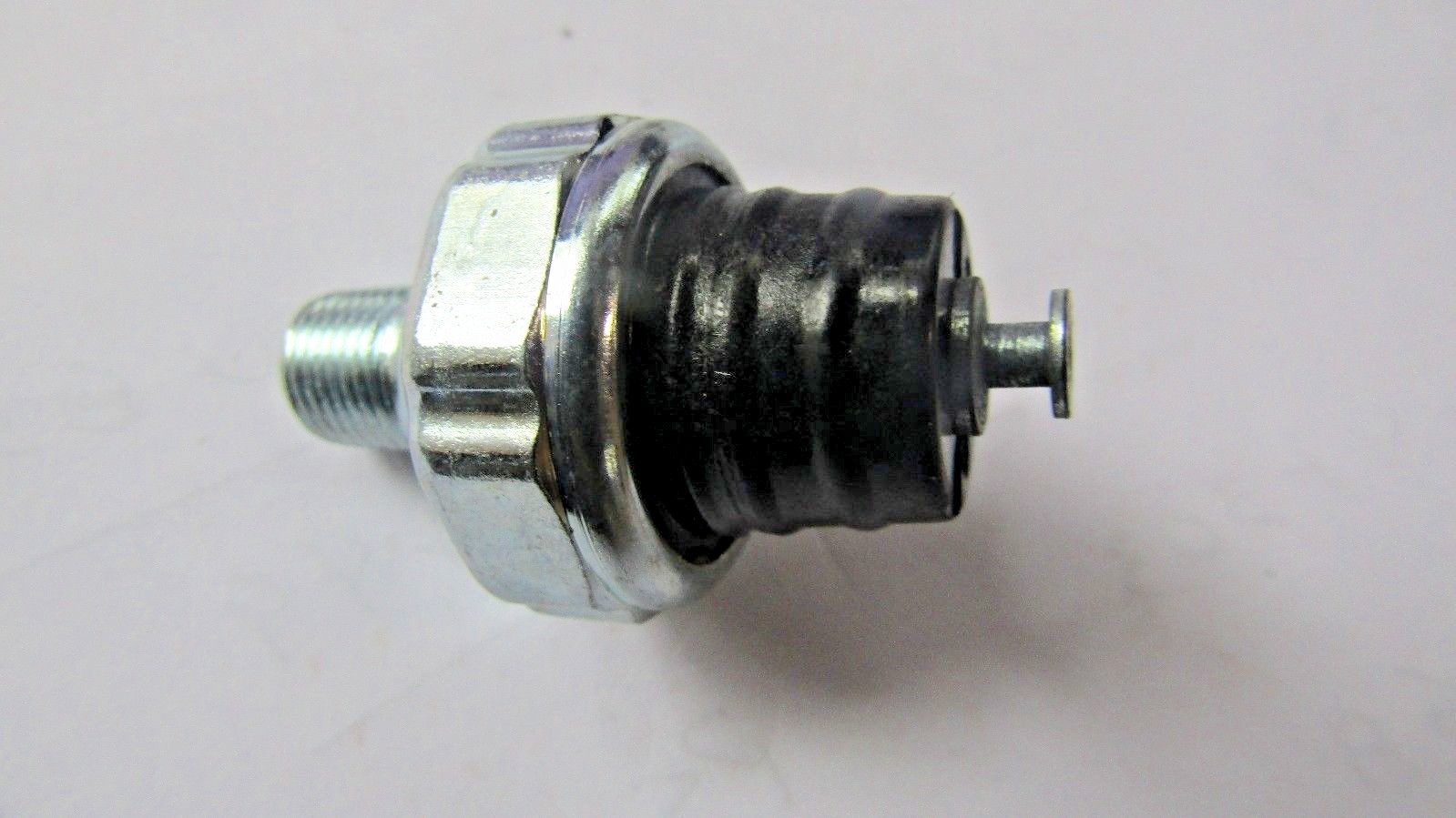 Engine Oil Pressure Sender-With Light Standard PS11T