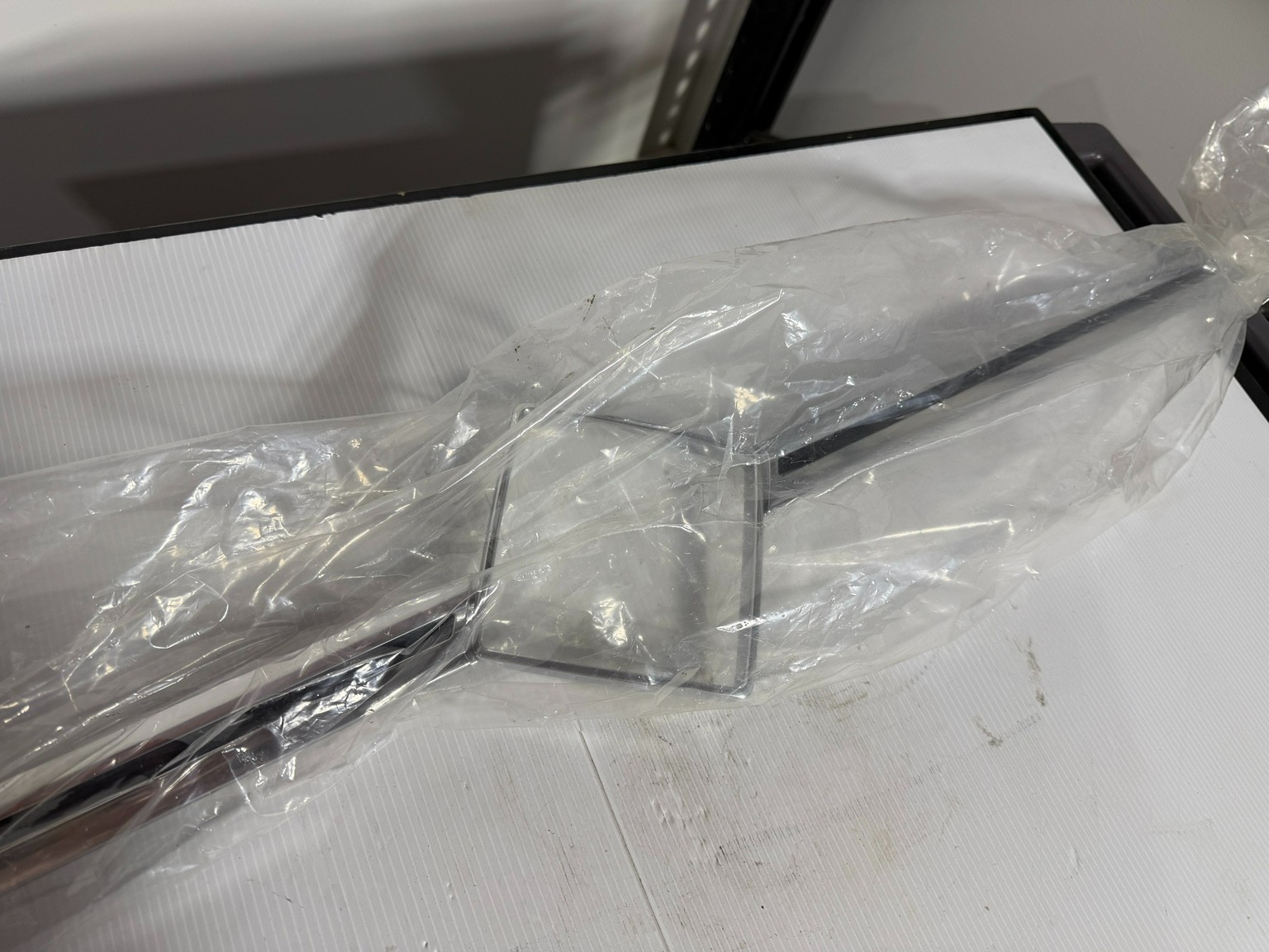 Chrome Retail Display Rack Merchandising Display Arm Stand New Sealed
