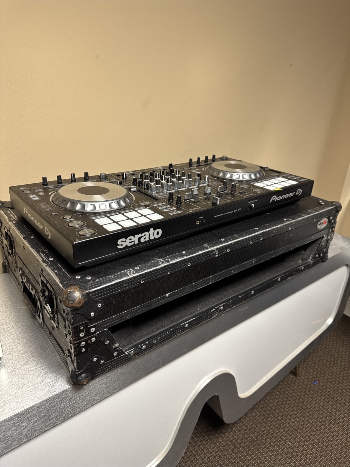 Serato dj controller DDJ- SZ2