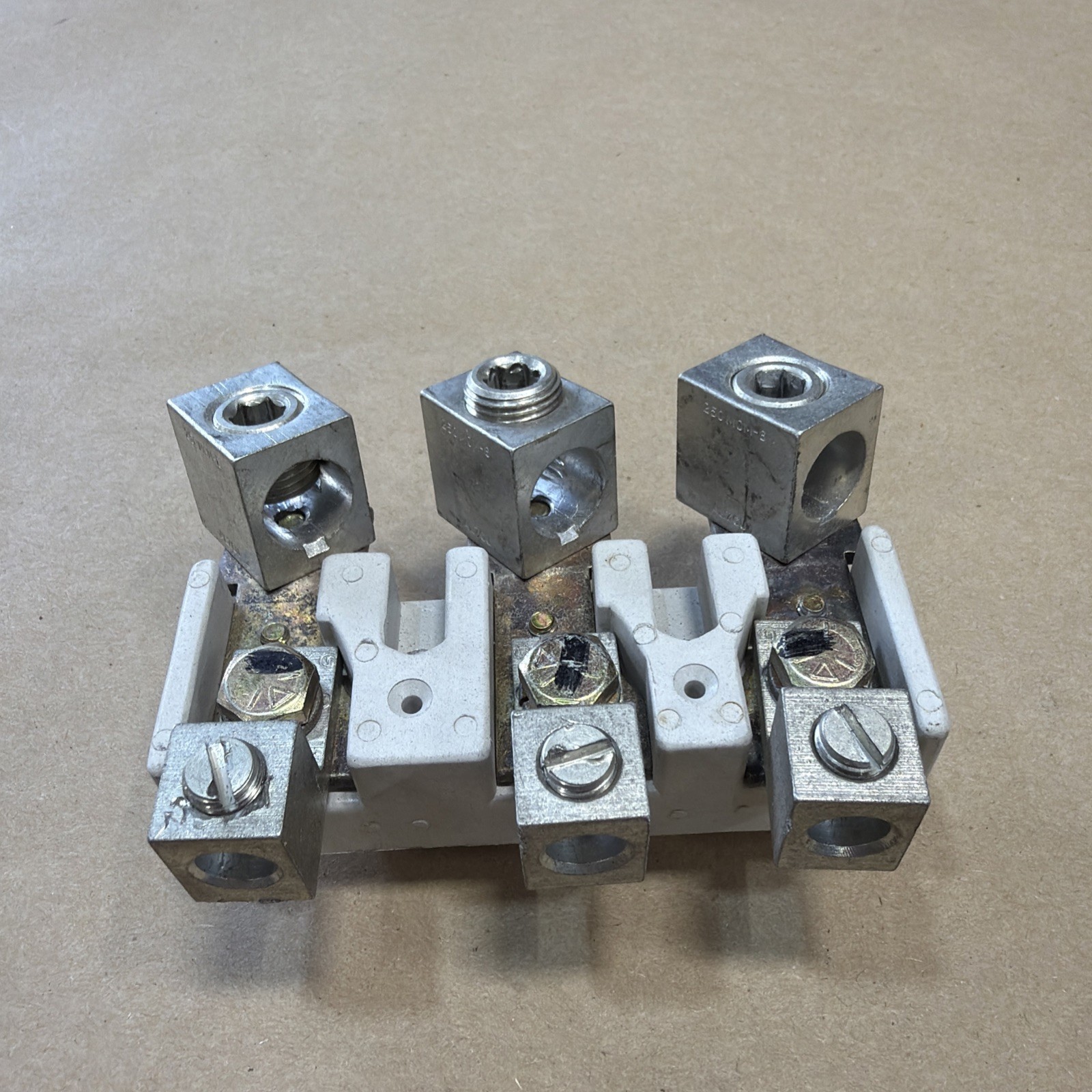 204B4050FGP1 GE 8000 Line Power Terminal Size 3