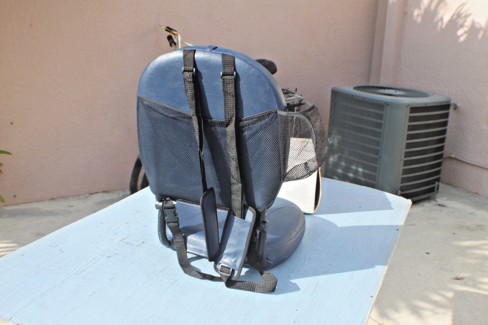 STADIUM/BLEACHER - SOFT FOLDABLE CHAIR - BLUE - BACK CARRY - DRINK HOLDER - NIB