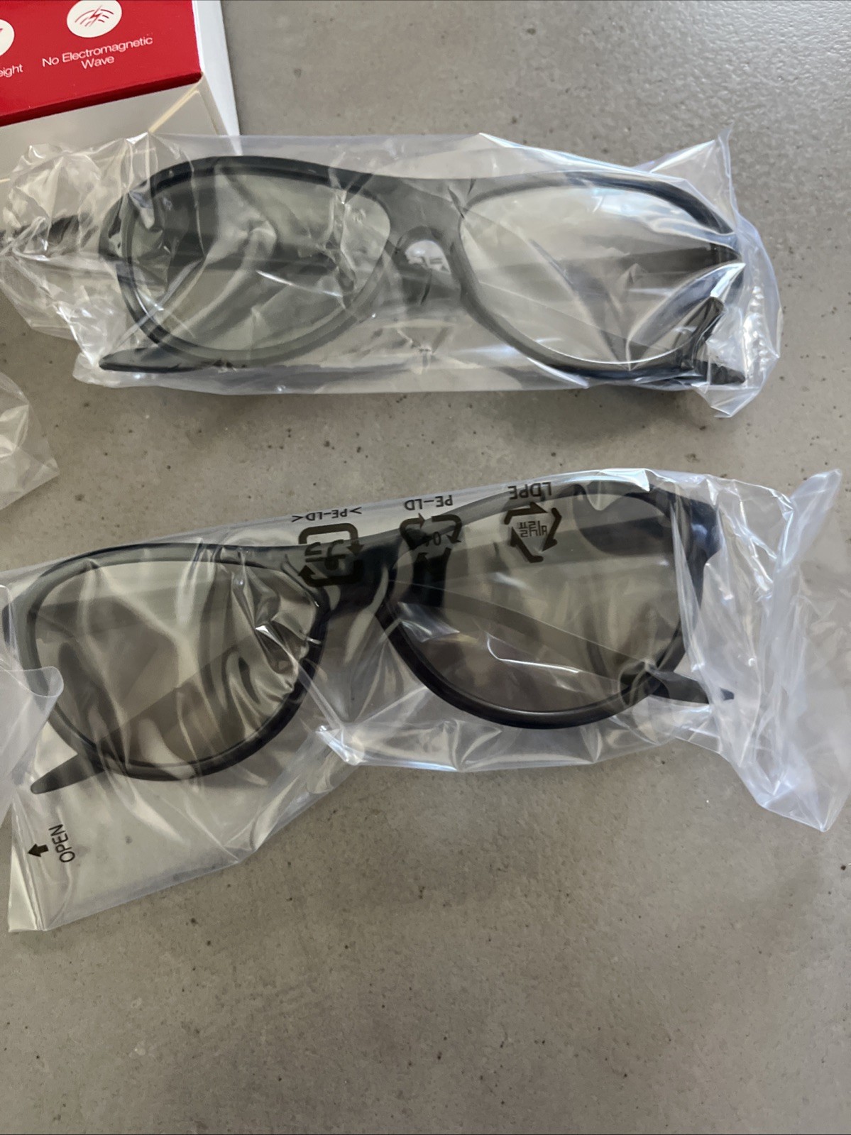 NEW LG Cinema 3D Glasses 4 Pair #7500