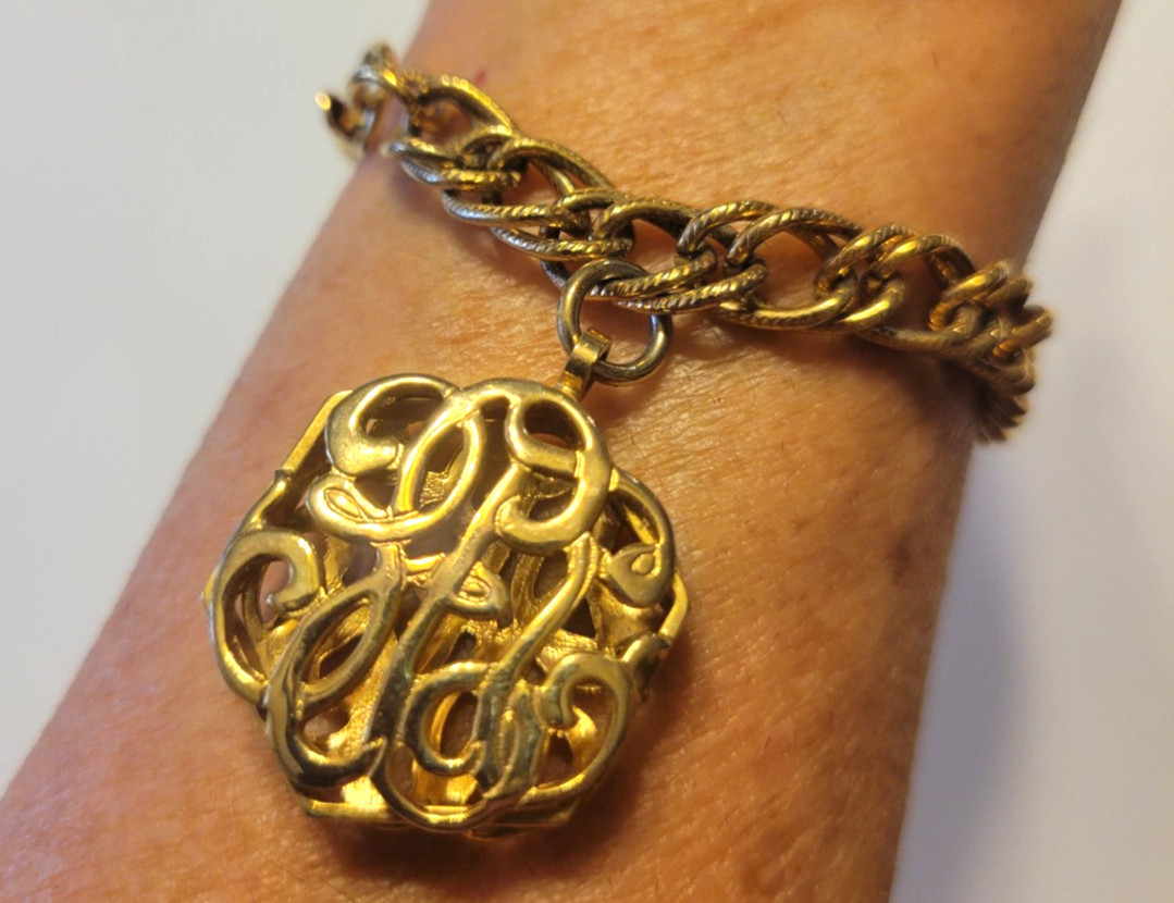 Vtg Estate Sarah Coventry Monogram Charm Gold Tone Chain Bracelet 7.5"