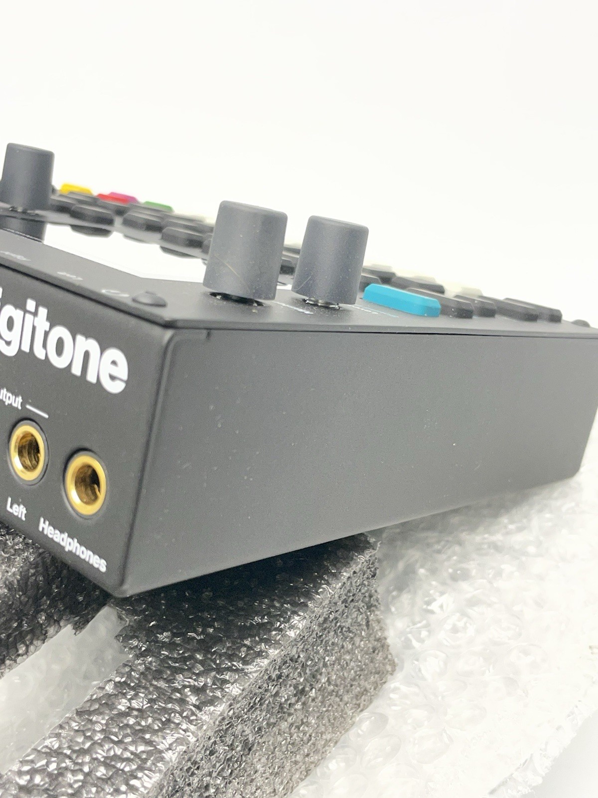 Elektron Digitone 8-voice Polyphonic Digital Synthesizer w/ Sequencer - MINT