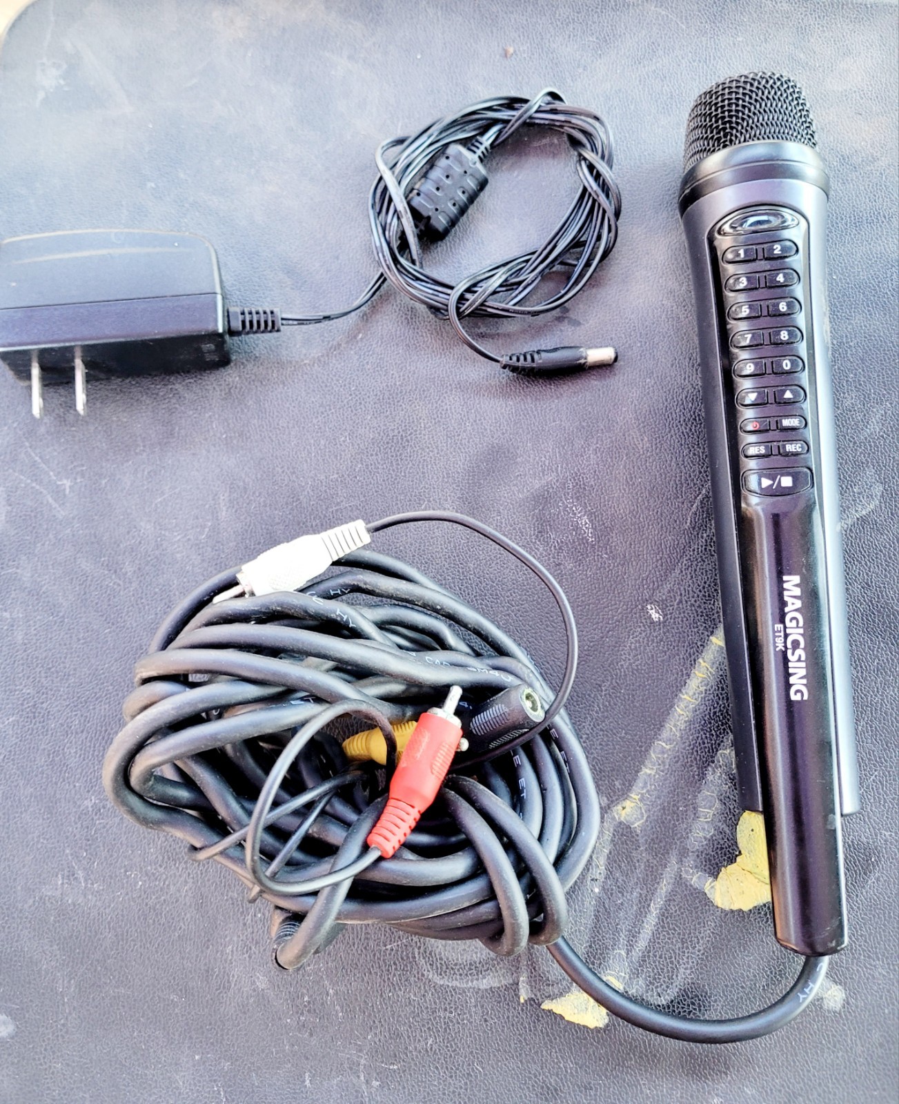 MagicSing ET9K Microphone Magic Sing Wired Karaoke Mic W/ Charging Cable No Bag