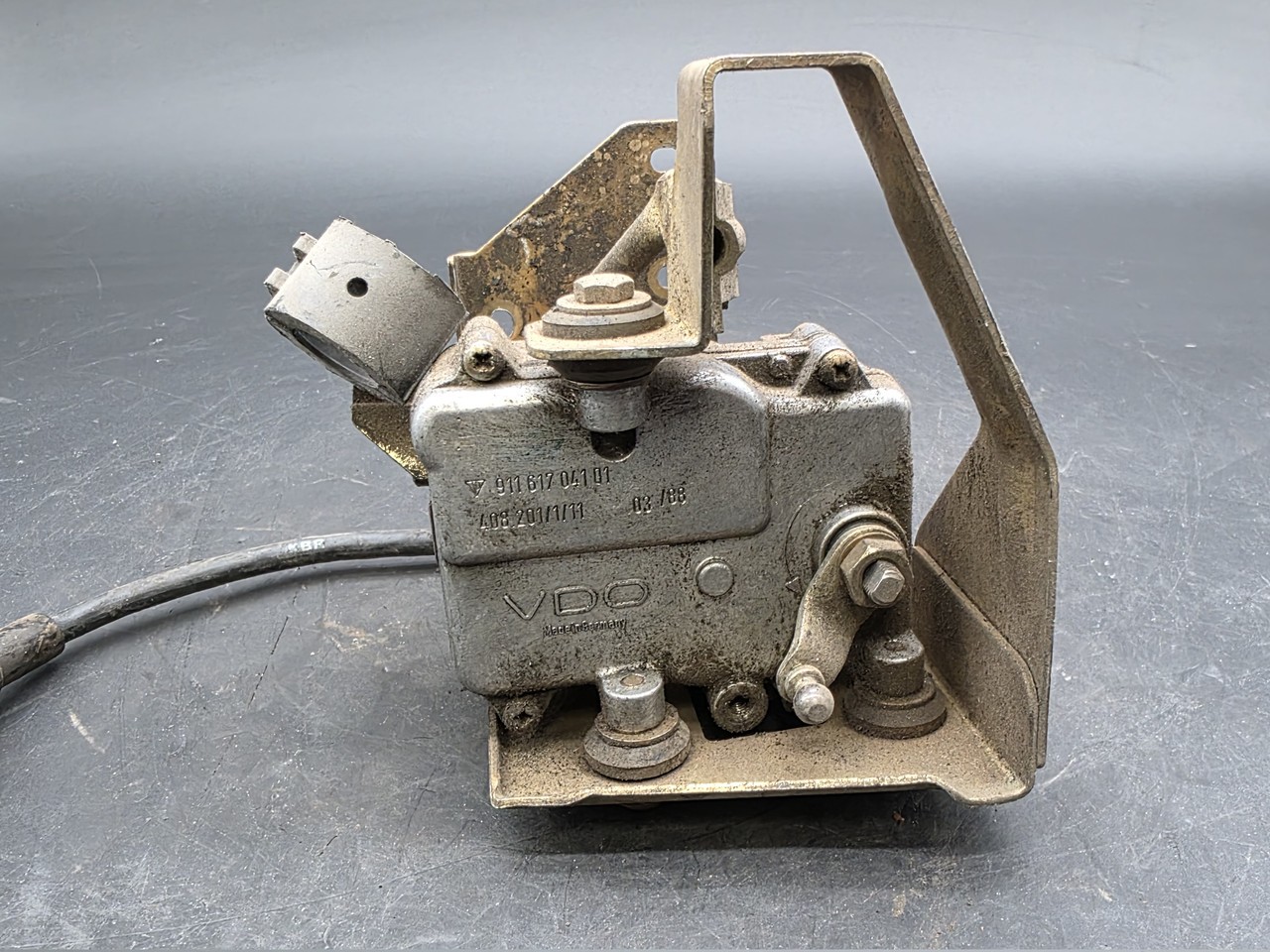 OEM Porsche 911 930 VDO Cruise Control Servo Link 91161704101 Used