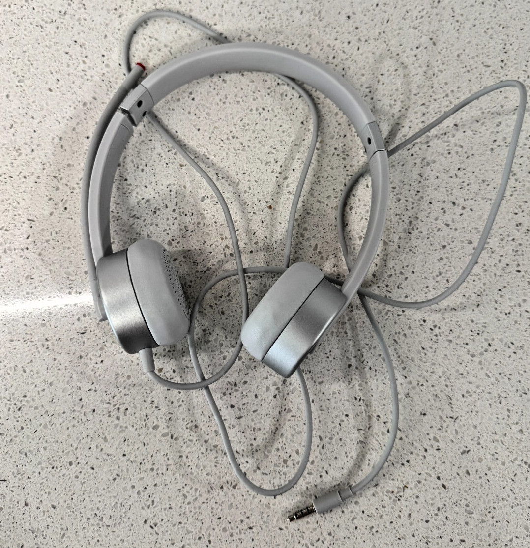 Lenovo Wired Stereo Headset 3.5mm TRRS Boom Microphone Gray PC Laptop VoIP