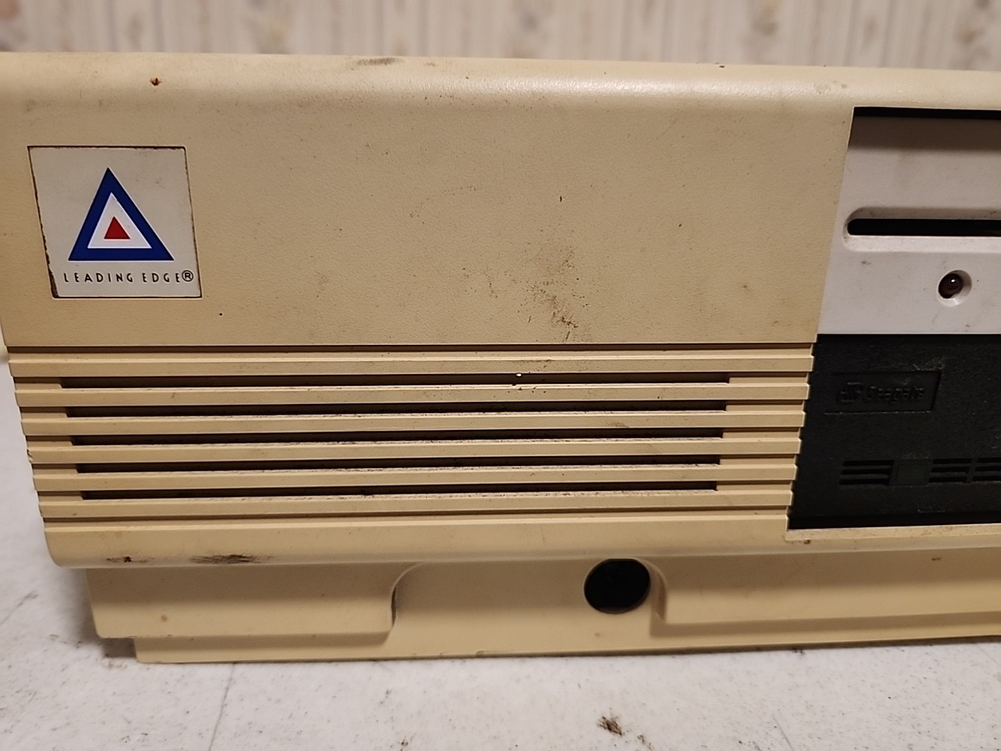 Vintage Desktop PC Leading Edge Model DC-2012 Computer Powers On