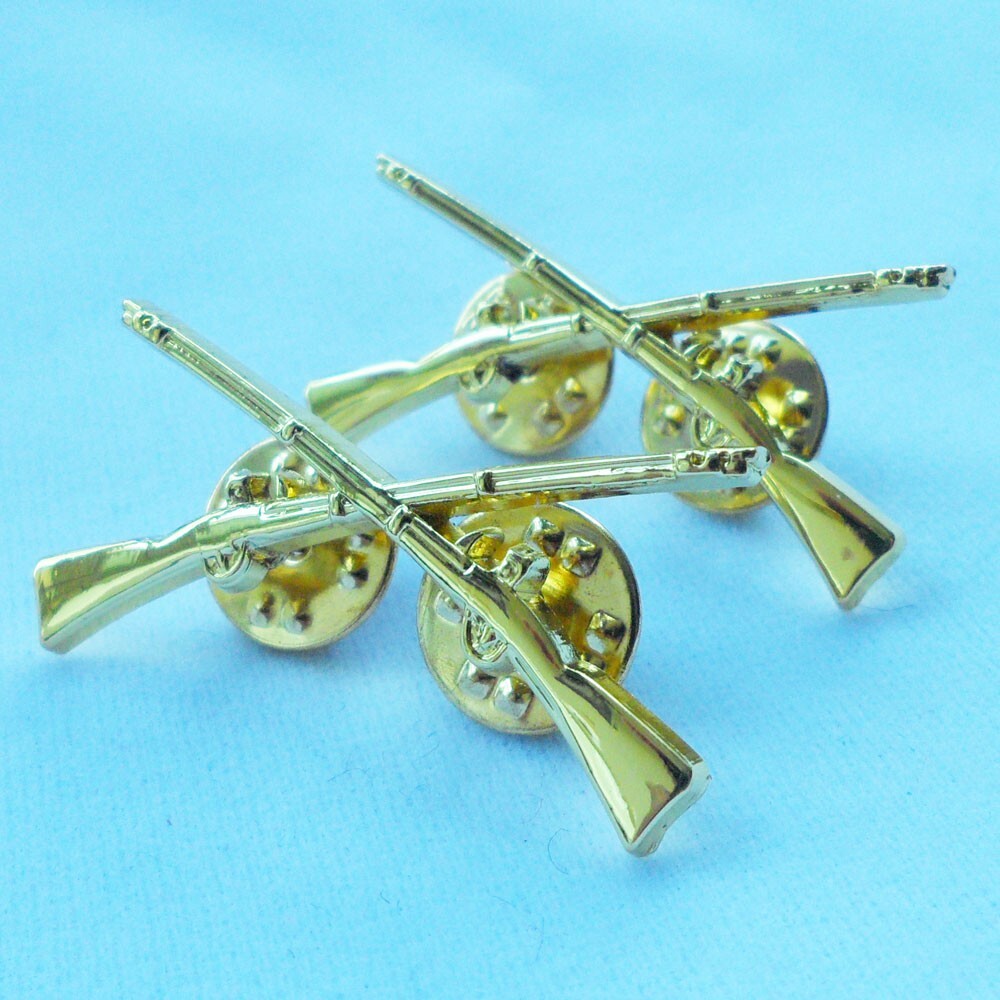 Pair US Army Infantry Hat Lapel Insignia Badges Pin  Crossed Muskets Badge