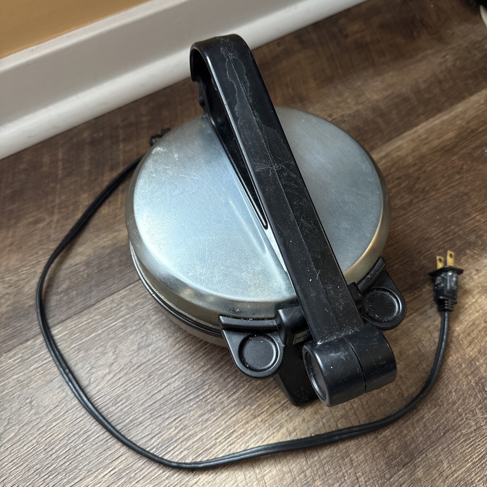 Vitantonio Tortilla Chef Electric Press Cooker Flat Bread Maker Pita-Works Great