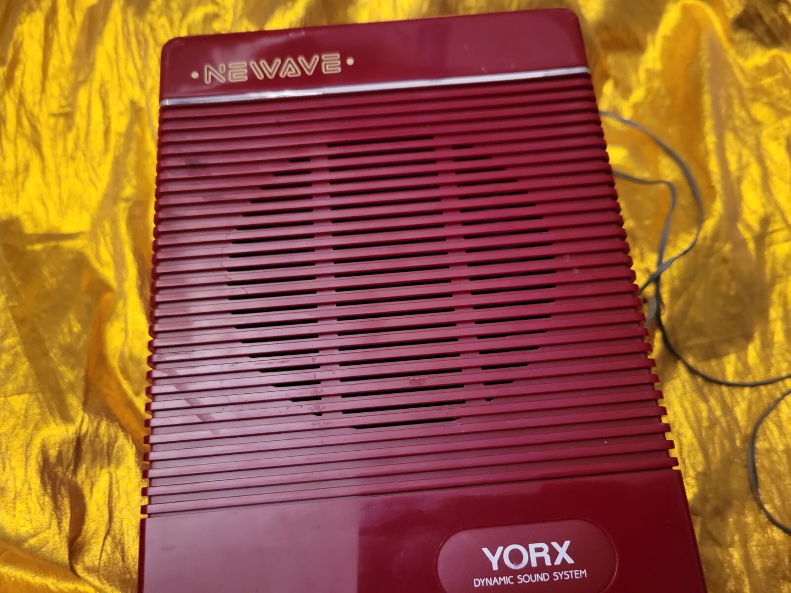 NEWAVE Red Speaker by YORX DYNAMIC SOUND SYSTEM 9x7x5 Inches Model FS-70 8 Watts