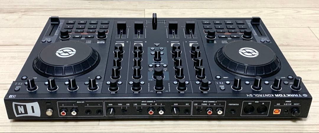 Native Instruments Traktor Kontrol S4 DJ Controller Midi Turntable With case